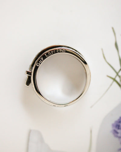 Bague 54 Guy Laroche - Bague bandeau « Ceinture » en or blanc, saphirs et diamants 58 Facettes C2259