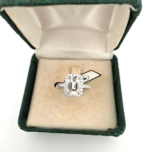 Bague 55 Bague - Diamant taille émeraude et diamants en or blanc 18 ct 58 Facettes 294/26 P