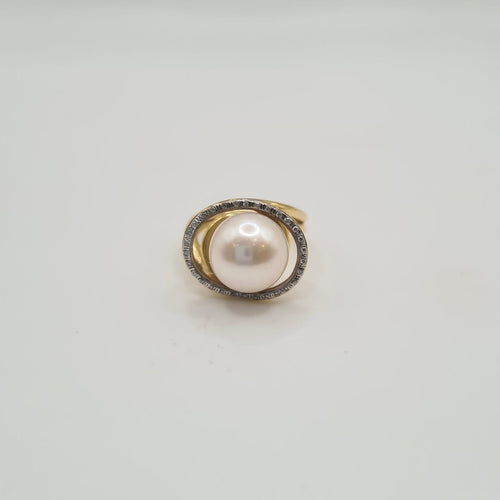 Bague 50 Bague en or jaune 18k avec perle de culture et diamants 58 Facettes #BT
