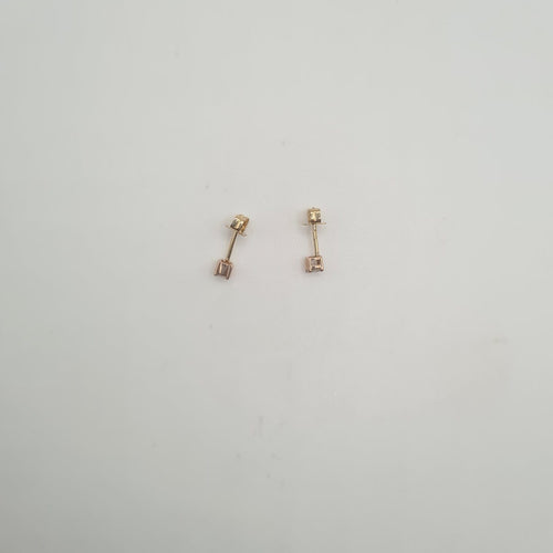 Boucles d'oreilles Boucles d'oreilles clous en or jaune 18k et diamants 58 Facettes #BT