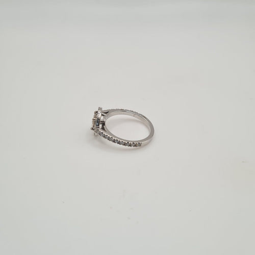 Bague 53 Bague solitaire en or blanc 18k avec diamants 58 Facettes #BT