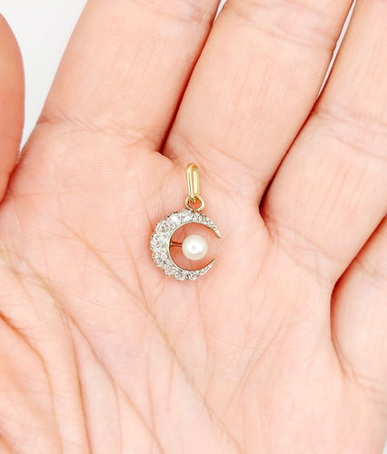 Pendentif Pendentif croissant de lune ancien en or 18k, platine, diamants et perle 58 Facettes A07054