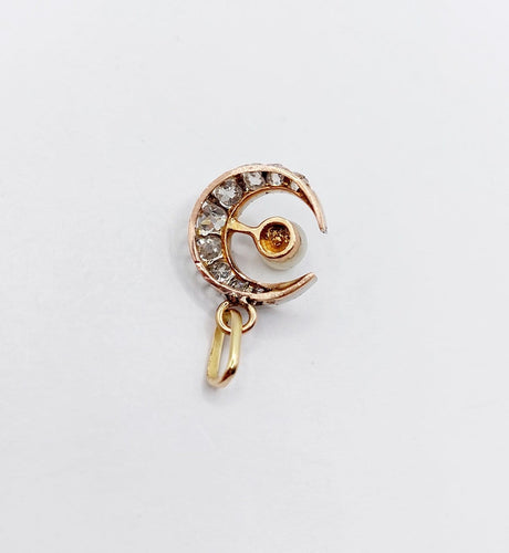 Pendentif Pendentif croissant de lune ancien en or 18k, platine, diamants et perle 58 Facettes A07054