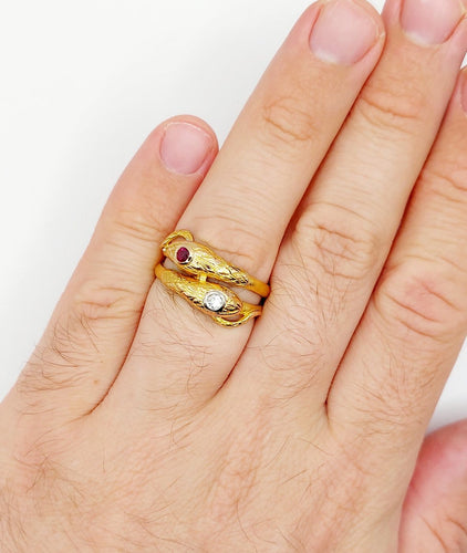 Bague 61 Bague serpent antique à deux têtes en or 18k, diamants et rubis 58 Facettes A06971