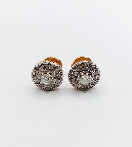 Boucles d'oreilles Puces d’oreilles marguerite anciennes en or 18k et platine, diamants 58 Facettes A07047