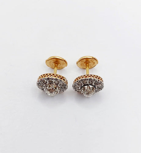 Boucles d'oreilles Puces d’oreilles marguerite anciennes en or 18k et platine, diamants 58 Facettes A07047