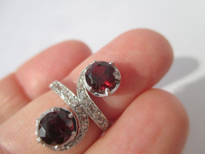 Bague 50 Bague Toi et Moi tourbillons XIXe en platine, grenats et diamants 58 Facettes Bague