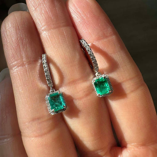 Boucles d'oreilles Boucles d'oreilles pendantes en or blanc, émeraudes et diamants 58 Facettes