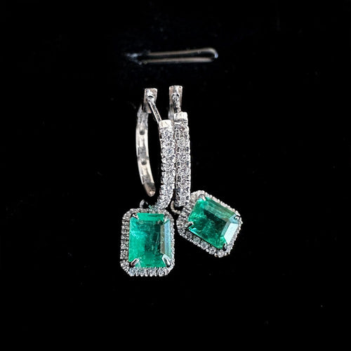 Boucles d'oreilles Boucles d'oreilles pendantes en or blanc, émeraudes et diamants 58 Facettes