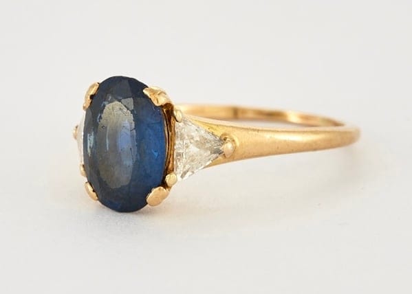 Bague 55 Bague en or jaune avec saphir et diamants 58 Facettes Bague