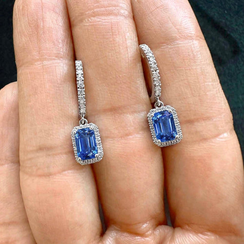 Boucles d'oreilles Boucles d'oreilles pendantes en or blanc 18K, saphirs et diamants 58 Facettes GER1042WG