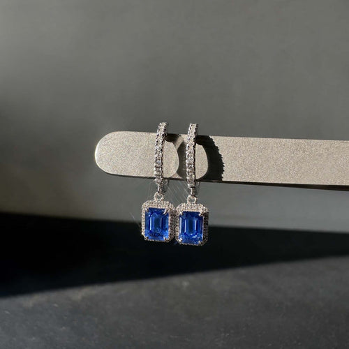 Boucles d'oreilles AITCHES - Boucles d'oreilles pendantes saphirs et diamants en or blanc 18K 58 Facettes GER1042WG