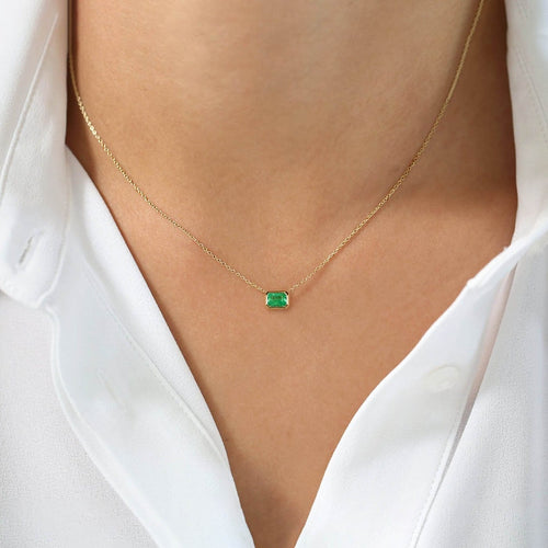 Collier Collier serti clos en or 18K et émeraude 58 Facettes GPD1070YG