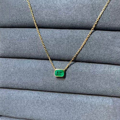 Collier Collier serti clos en or 18K et émeraude 58 Facettes GPD1070YG