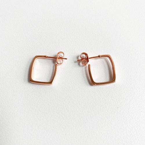 Boucles d'oreilles AITCHES - Jullie Square Earrings in Pink Gold Plated 925 Silver 58 Facettes SER1002RG