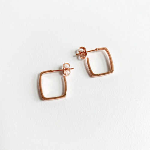 Boucles d'oreilles AITCHES - Jullie Square Earrings in Pink Gold Plated 925 Silver 58 Facettes SER1002RG