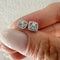 Boucles d'oreilles AITCHES - Boucles d'oreilles puces Embrace halo diamants en or blanc 18K 58 Facettes GER1354WG