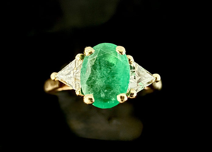 Bague 53 Bague en or jaune 18 carats, émeraude naturelle 0,70 ct, 2 diamants 58 Facettes bague emeraude