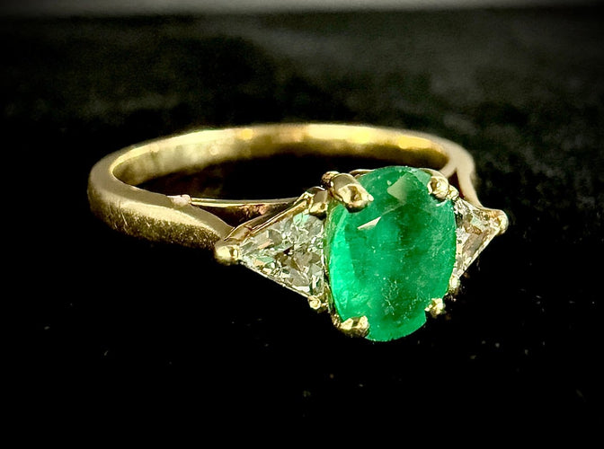 Bague 53 Bague en or jaune 18 carats, émeraude naturelle 0,70 ct, 2 diamants 58 Facettes bague emeraude