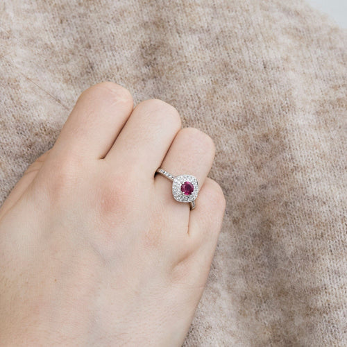 Bague 54 Bague en or blanc, rubis et diamants 58 Facettes BO/240045