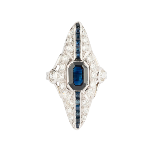 Bague marquise sertie en platine et or gris 18k, diamants et saphirs