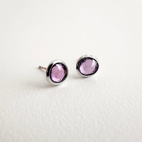 Boucles d'oreilles Aitches Love More - Boucles d'oreilles en or blanc et saphirs violets 58 Facettes GER1041RP
