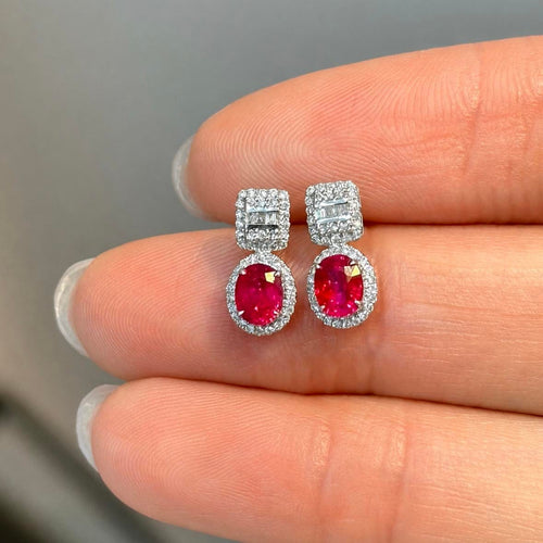 Boucles d'oreilles Boucles d'oreilles en or blanc 18 carats, rubis et diamants 58 Facettes GER1014RD