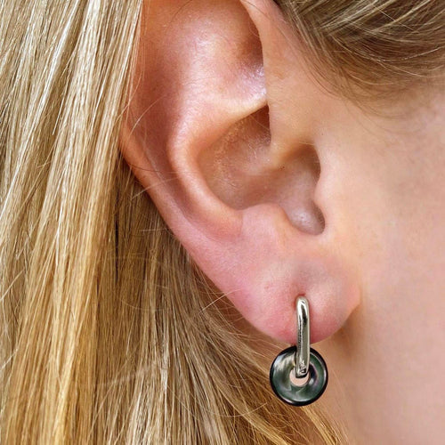 Boucles d'oreilles Jullie - Boucles d'oreilles en nacre noire 58 Facettes SER1024WG