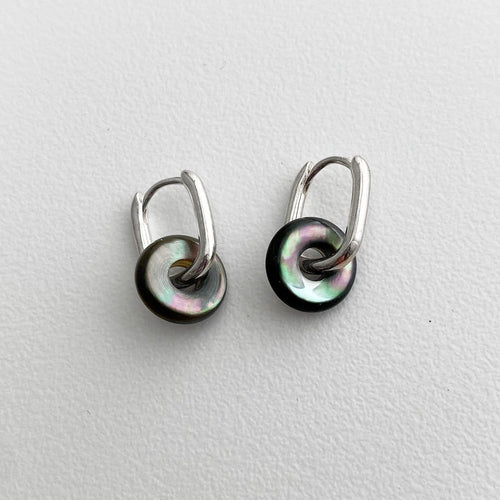 Boucles d'oreilles Jullie - Boucles d'oreilles en nacre noire 58 Facettes SER1024WG