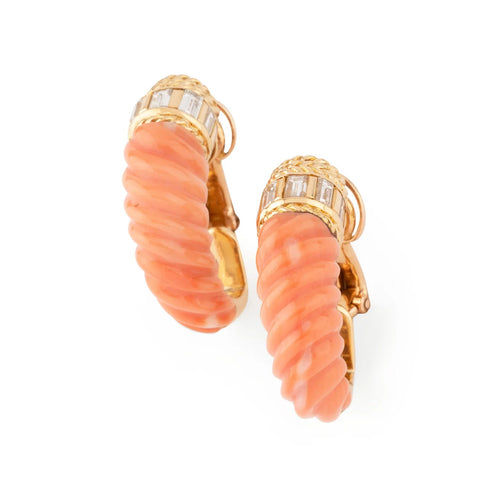 Boucles d'oreilles Boucheron - Boucles d'oreilles en or jaune, corail et diamants 58 Facettes 1