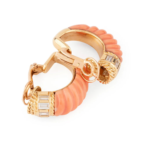 Boucles d'oreilles Boucheron - Boucles d'oreilles en or jaune, corail et diamants 58 Facettes 1