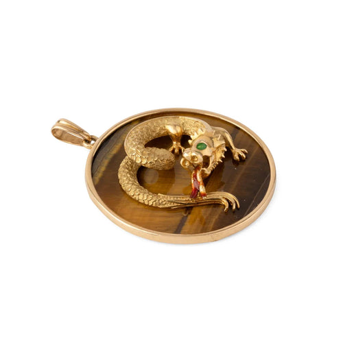 Pendentif Pendentif - Dragon en relief sur œil-de-tigre en or jaune 58 Facettes 1