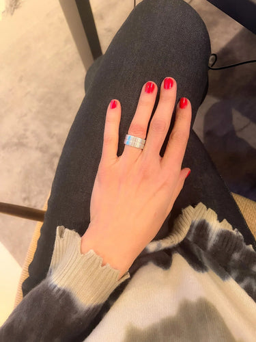 https://cdn.shopify.com/s/files/1/0438/5121/9107/files/Bagueanneauhermes2.jpg?v=1780845651