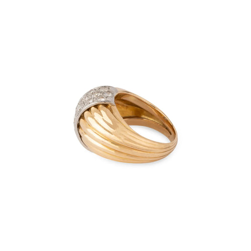 Bague 56 Bague godronnée en or jaune et platine, diamants 58 Facettes 1