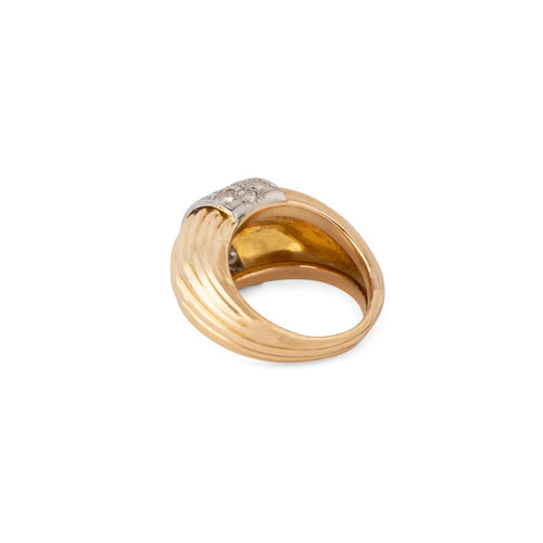 Bague 56 Bague godronnée en or jaune et platine, diamants 58 Facettes 1