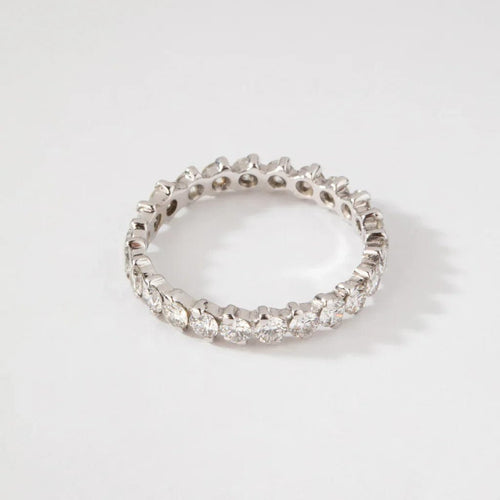 Bague 61 Alliance sertie de diamants en or gris 18k 58 Facettes 1