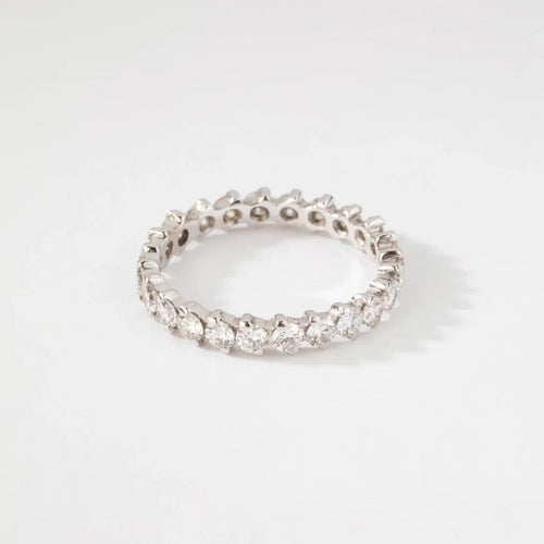 Bague 61 Alliance sertie de diamants en or gris 18k 58 Facettes 1