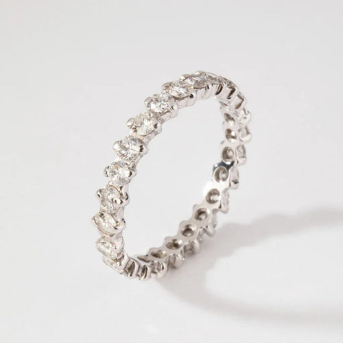 Bague 61 Alliance sertie de diamants en or gris 18k 58 Facettes 1