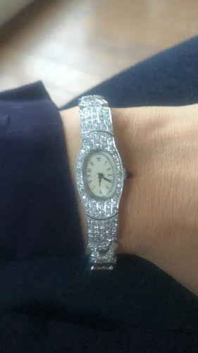 Montre Montre Art Déco ovale en platine et diamants 2,50 cts 58 Facettes 1