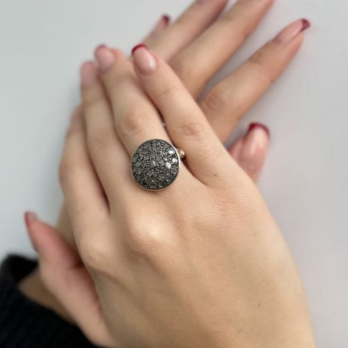 Bague Bague ronde avec diamants 58 Facettes 36100