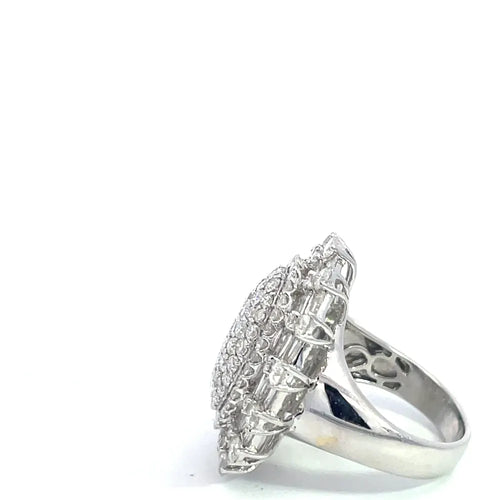 Bague 53 Bague cocktail en or blanc 18 carats et diamants 58 Facettes UN0131