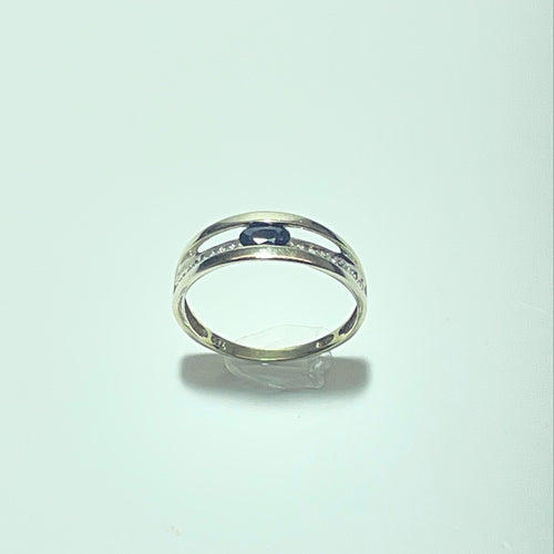 Bague en or blanc 18 carats avec pierre bleue 58 Facettes 260043