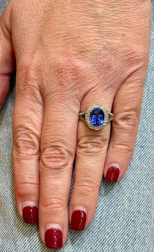 Bague en or blanc 18 carats, saphir de Ceylan et diamants naturels