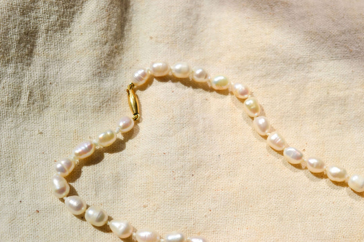 Collier Collier en perles d’eau douce et or jaune 18 carats 58 Facettes 4027