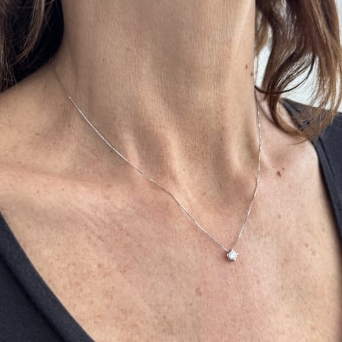 Collier Collier point lumière en or blanc et diamant 58 Facettes 175