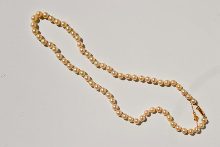 Collier Collier en or jaune 18 carats et perles de culture 58 Facettes 4011
