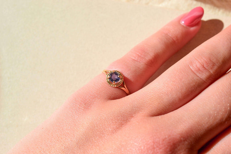 Bague 46 Bague solitaire en or jaune 14 carats et améthyste 58 Facettes 3958