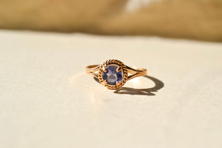 Bague 46 Bague solitaire en or jaune 14 carats et améthyste 58 Facettes 3958