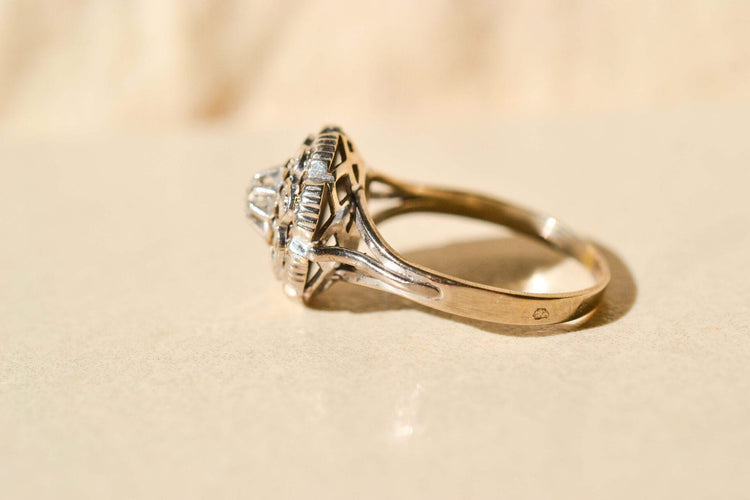 Bague Bague fleur en or blanc 18 carats et diamants 58 Facettes 3971