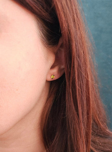 Boucles d'oreilles Boucles d'oreilles puces en or rose et péridots 58 Facettes 738